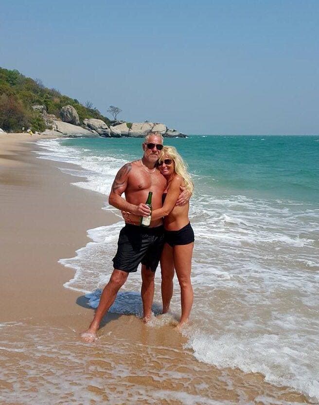 Här på en strand i Thailand förlovade vi oss förra frelalalala'n